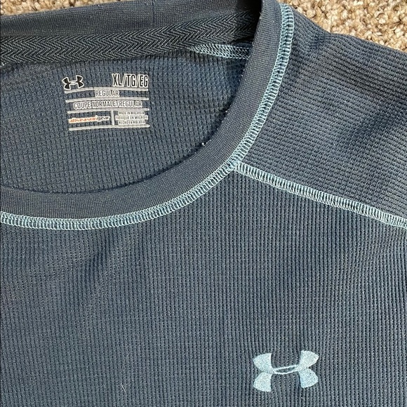 🩵Under Armour Dark Blue Performance Top - Picture 3 of 3